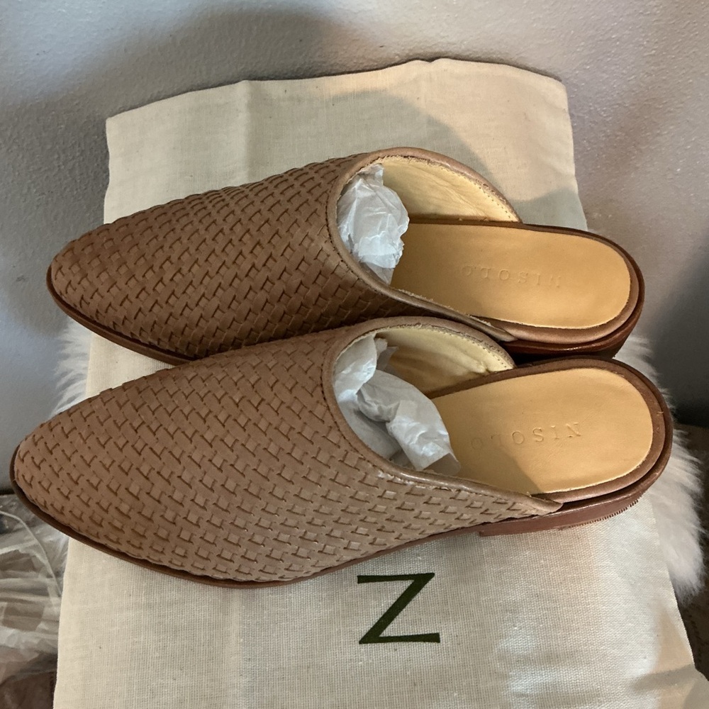 Nisolo AMA Woven Tan Mules - Picture 7 of 11